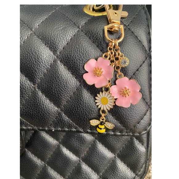 Hibiscus flower bee enamel purse charm - Picture 2 of 3